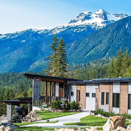 Eagle Pass Lodge Revelstoke Exterior photo