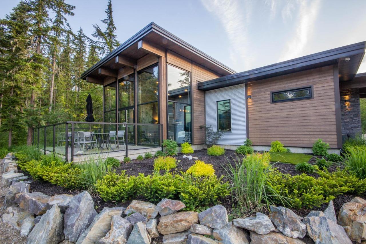 Eagle Pass Lodge Revelstoke Exterior photo