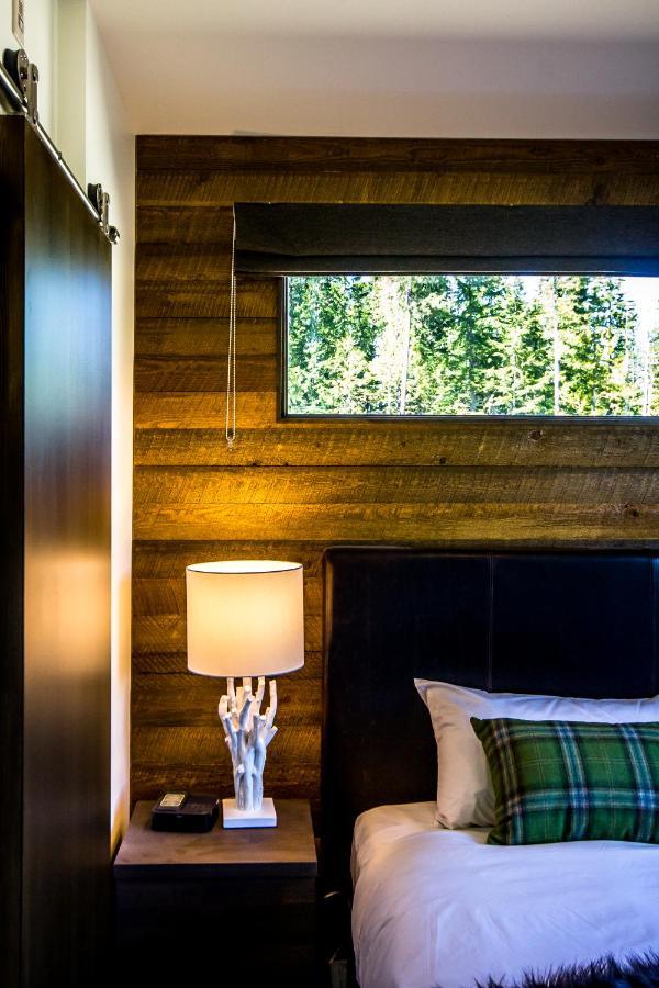 Eagle Pass Lodge Revelstoke Exterior photo