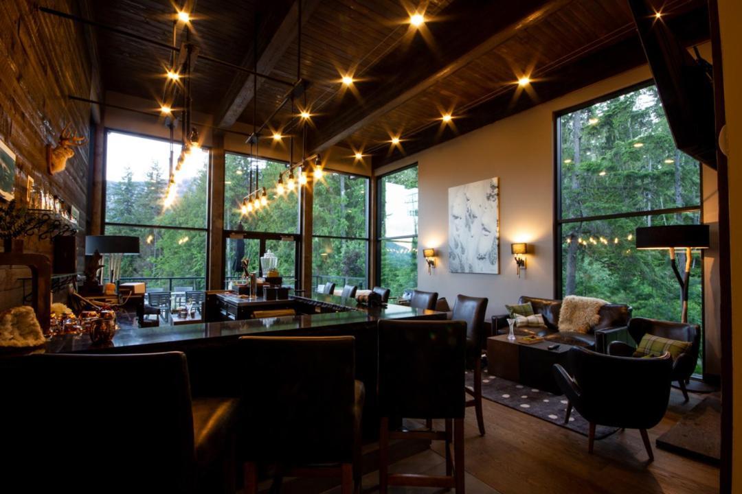 Eagle Pass Lodge Revelstoke Exterior photo