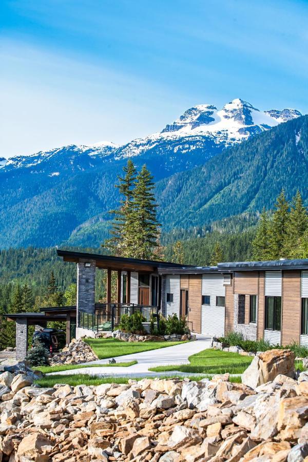 Eagle Pass Lodge Revelstoke Exterior photo