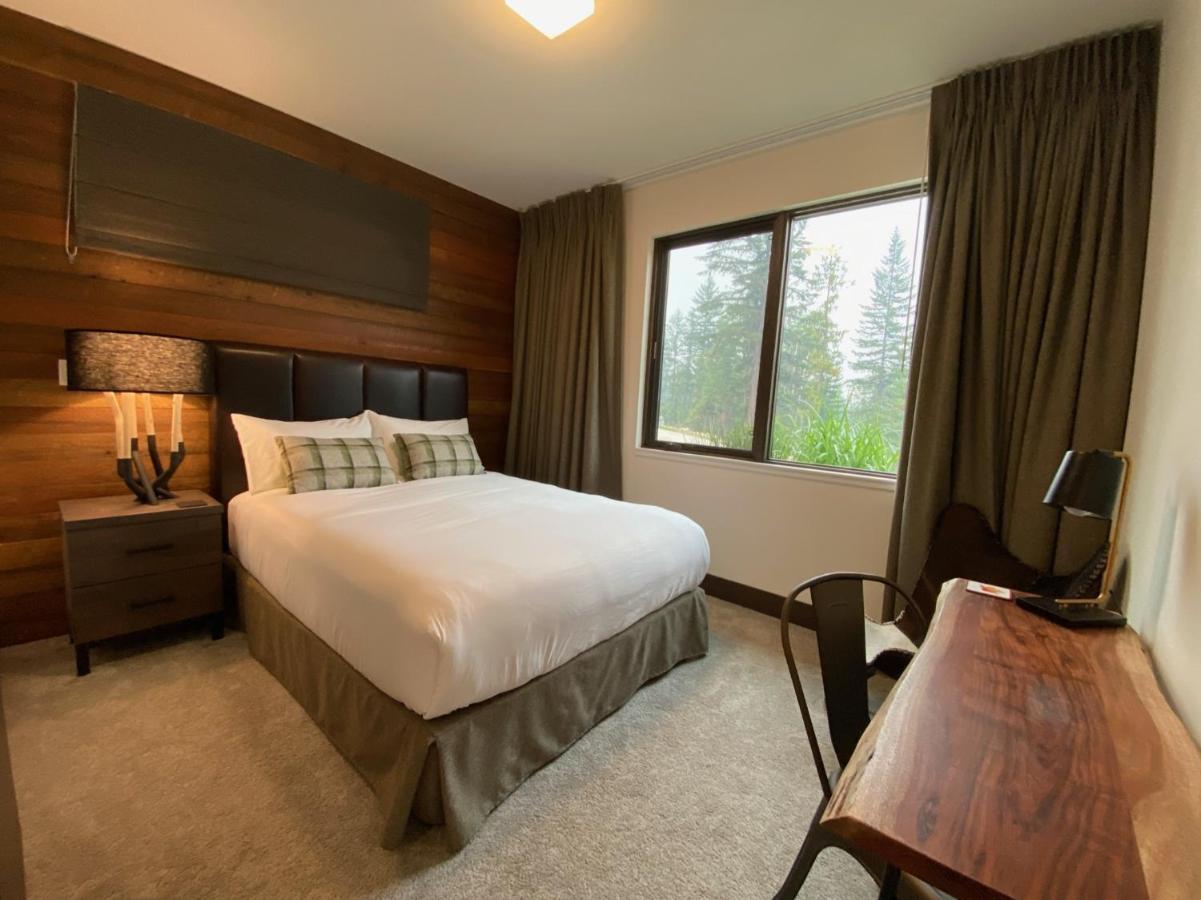 Eagle Pass Lodge Revelstoke Exterior photo
