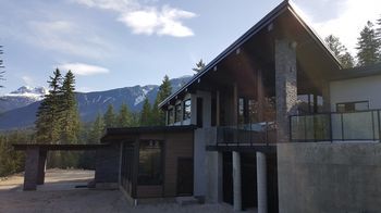 Eagle Pass Lodge Revelstoke Exterior photo